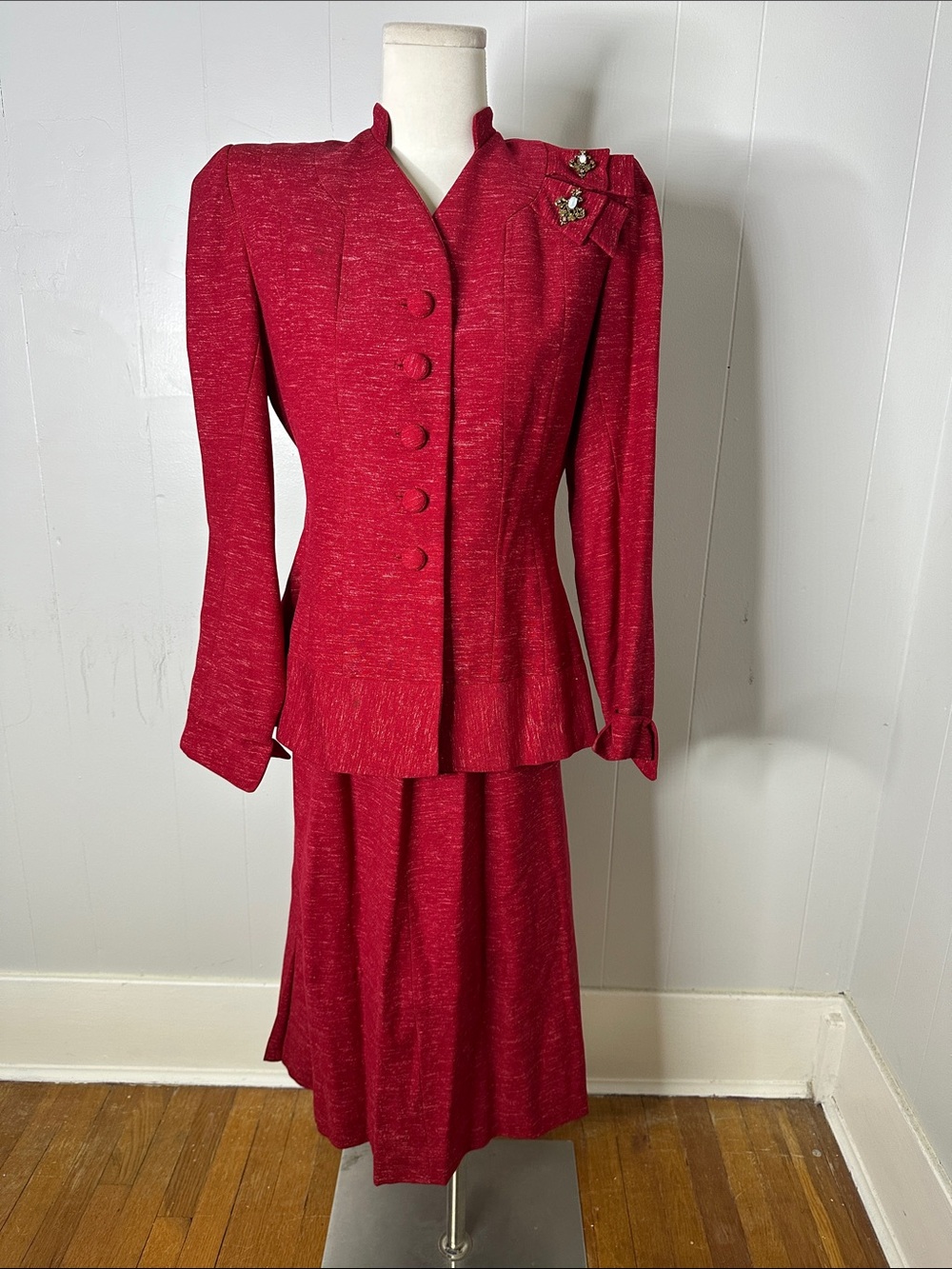 Vintage 40s Red Space Dye Victory Suit Tailored Elegance
